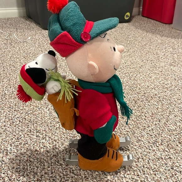 Charlie Brown and Snoopy Skating Figure  (NOT WORKING) - Picture 2 of 3